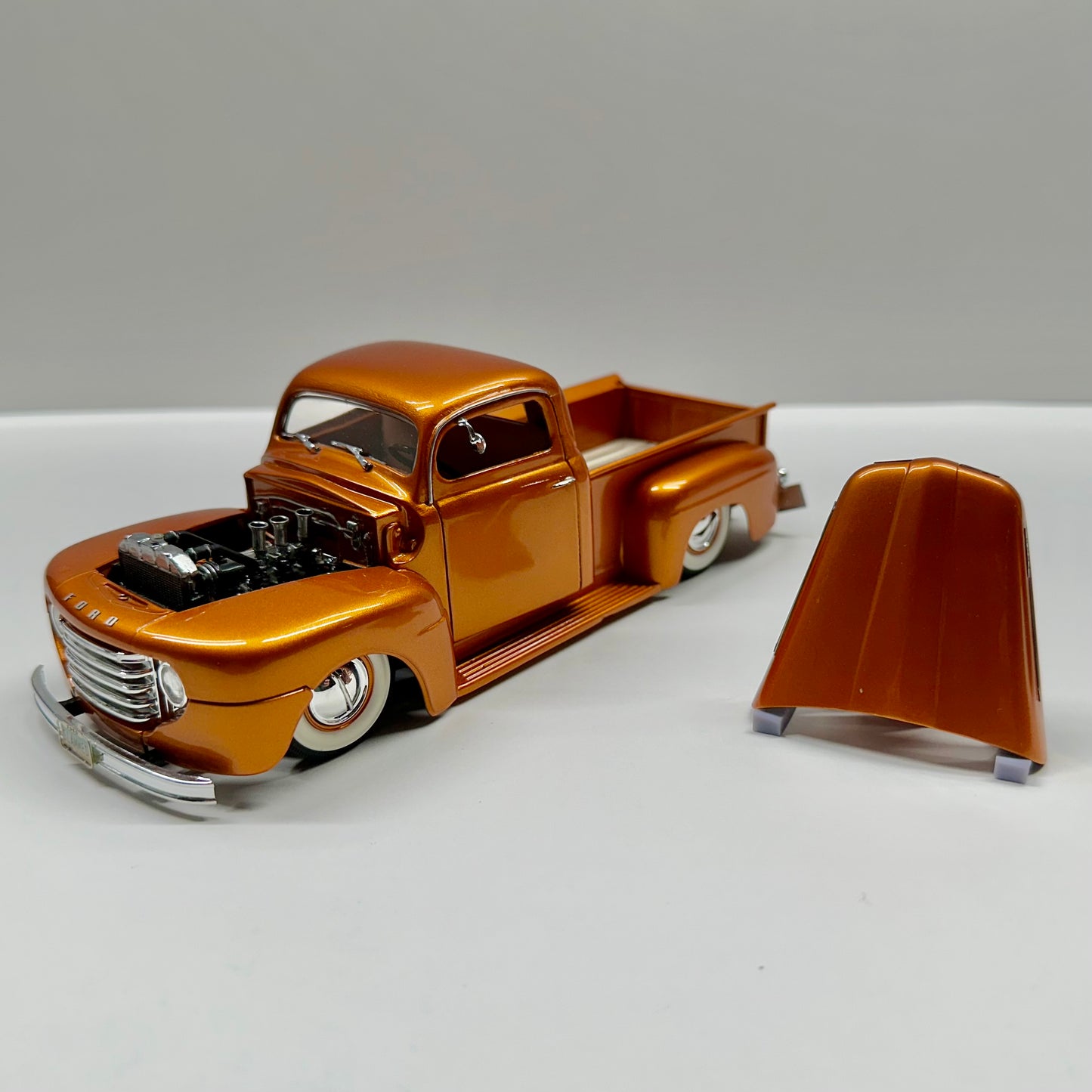 Hood Stands for Display 1/24 1/25