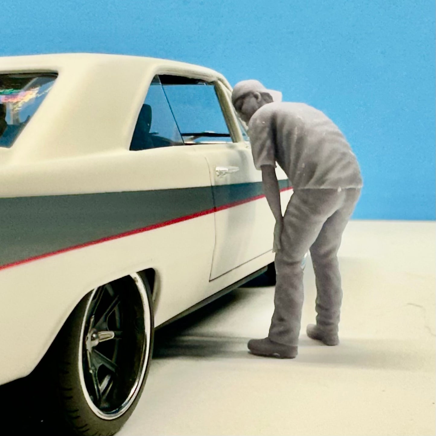 10. Ray Male Figure for Display or Diorama 1/24 1/25
