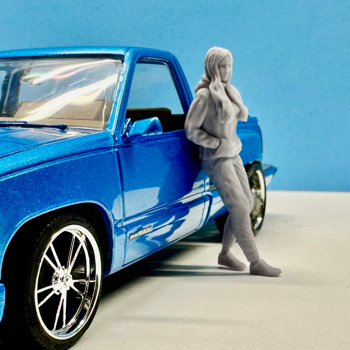 6. Lisa Female Figure for Display or Diorama 1/24 1/25