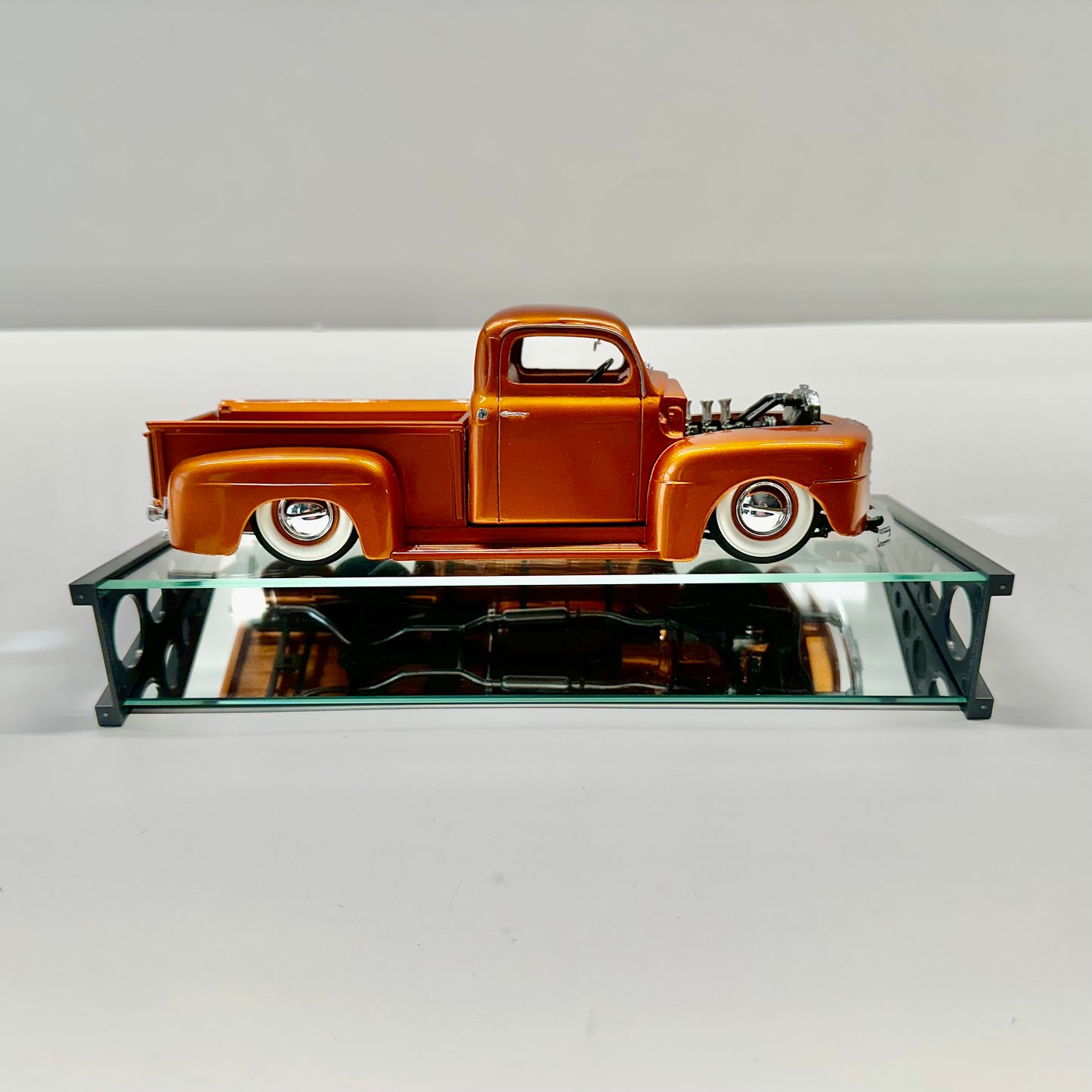 #1054 Display Stands - The Ramp
