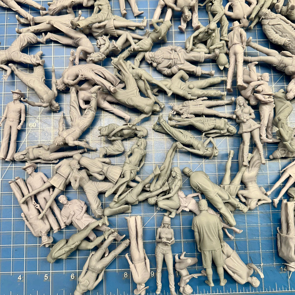 Grab Bag of 5 Random Figures for Display and Diorama 1/24 1/25