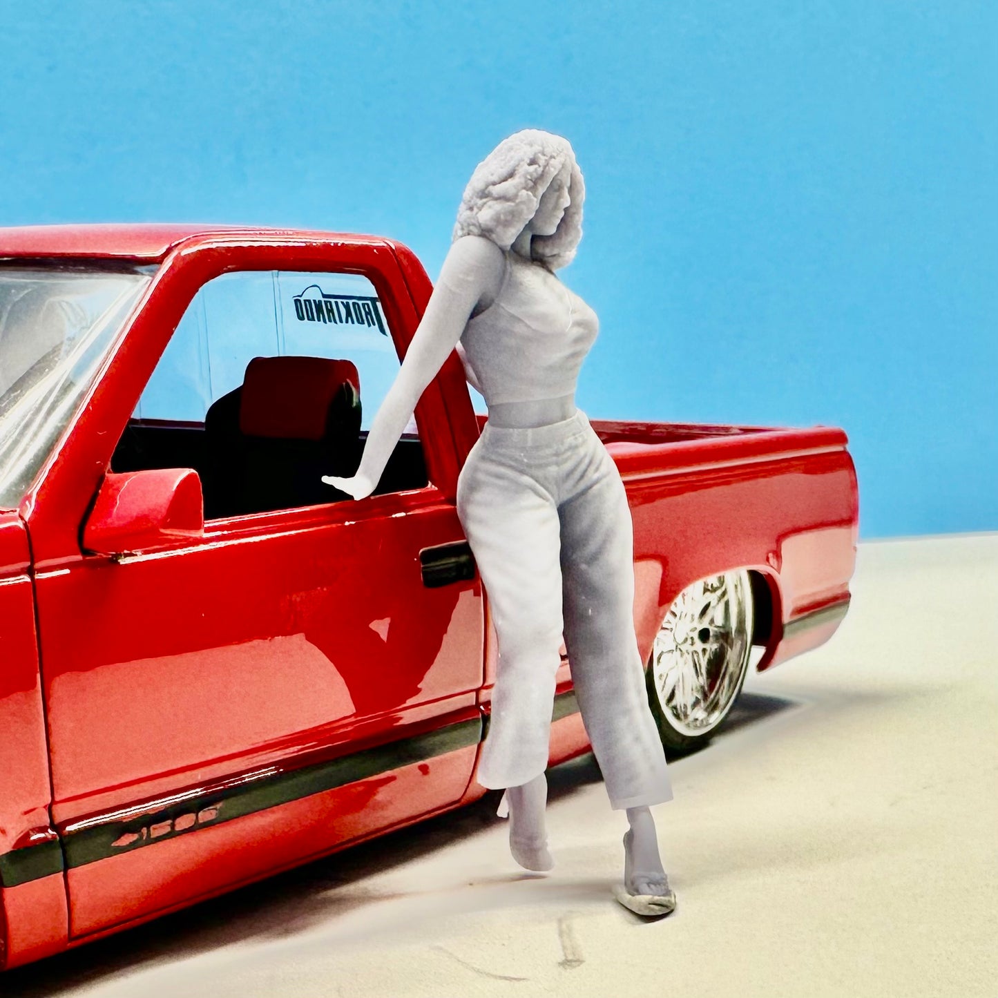 2. Zee Female Figure for Display or Diorama 1/24 1/25