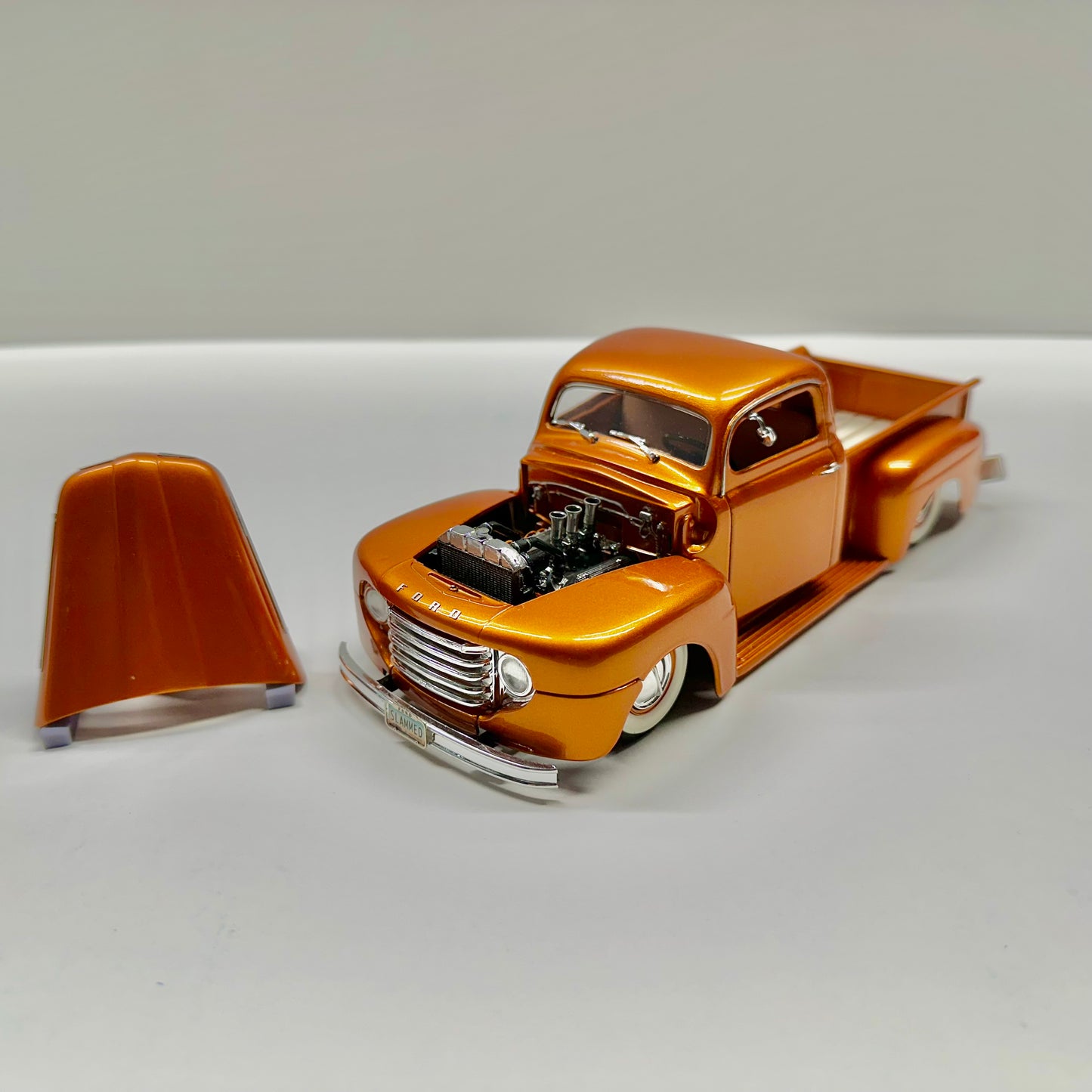 Hood Stands for Display 1/24 1/25