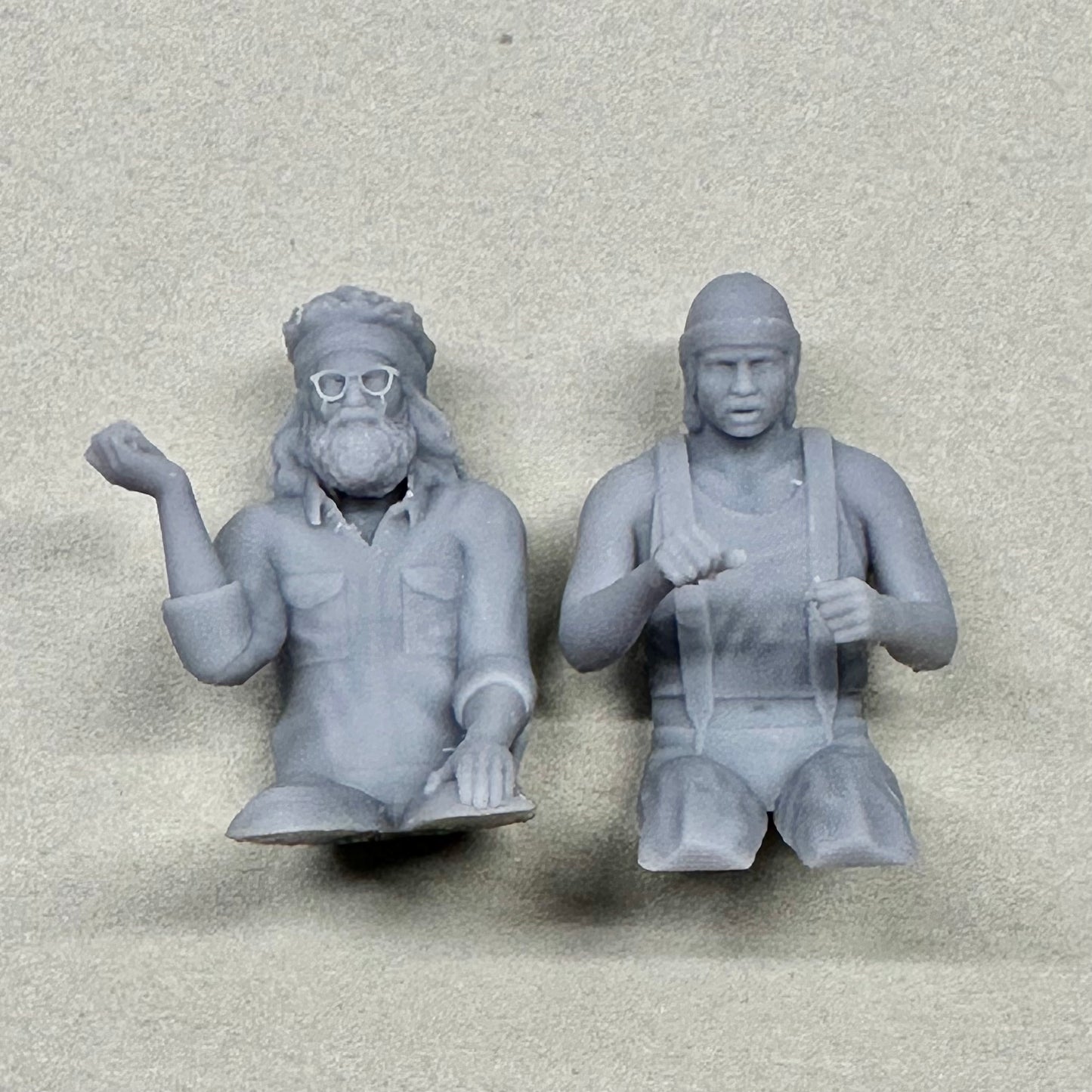Sitting The Stoners Figure Set for Diorama 1/24 1/25