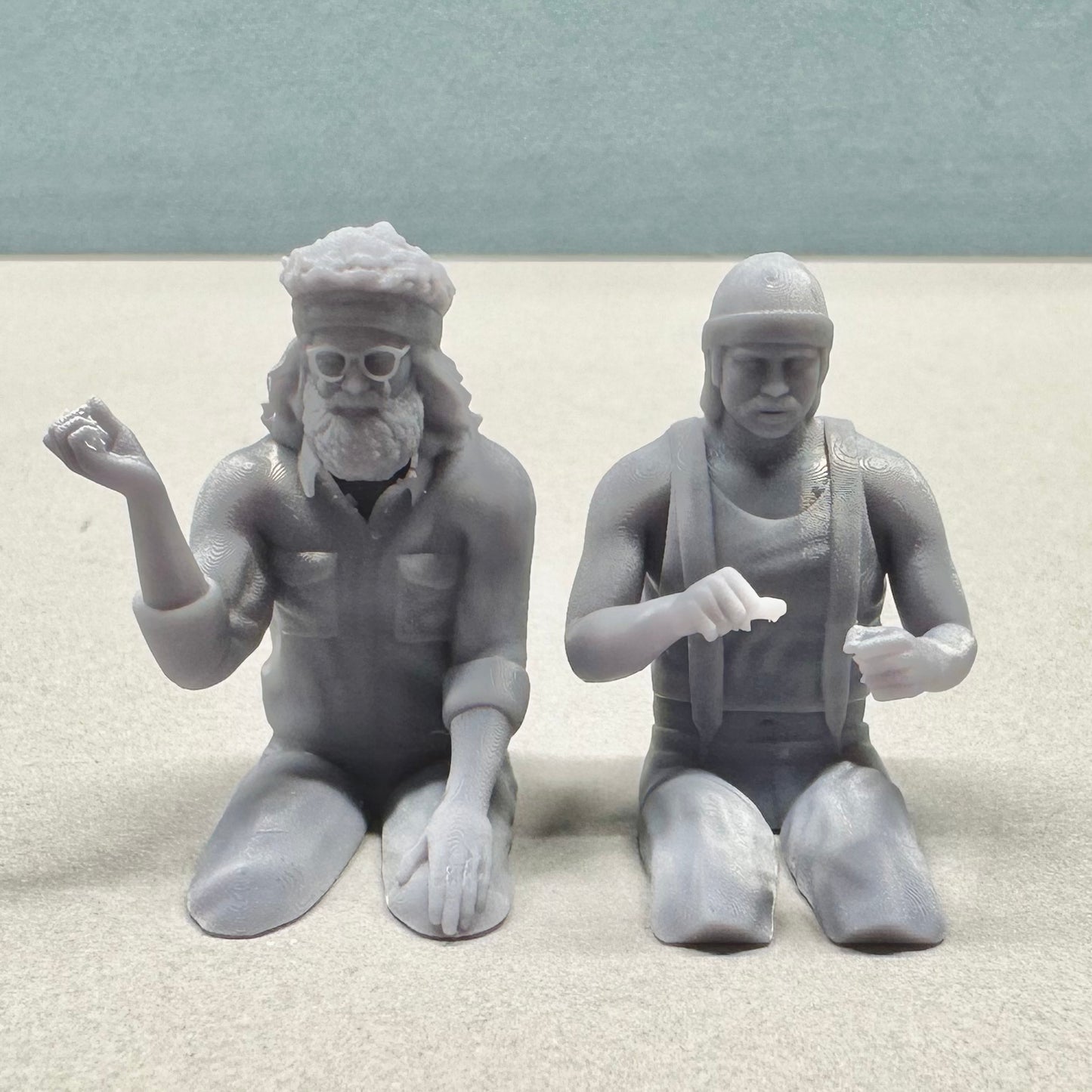Sitting The Stoners Figure Set for Diorama 1/24 1/25