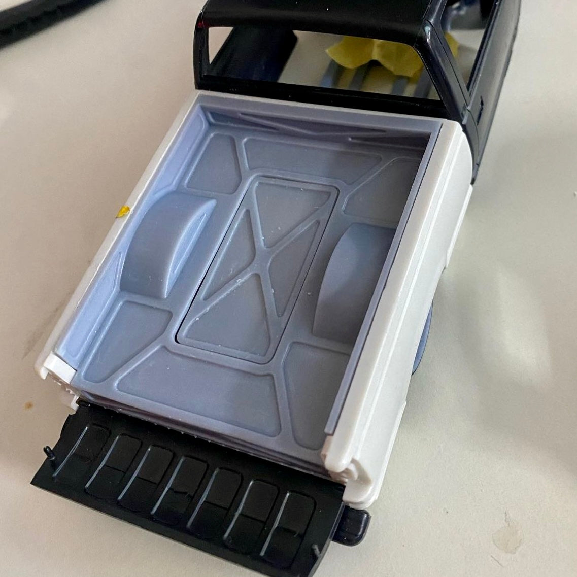 C1500 Custom Lifted Bed OBS Short Bed 1/25