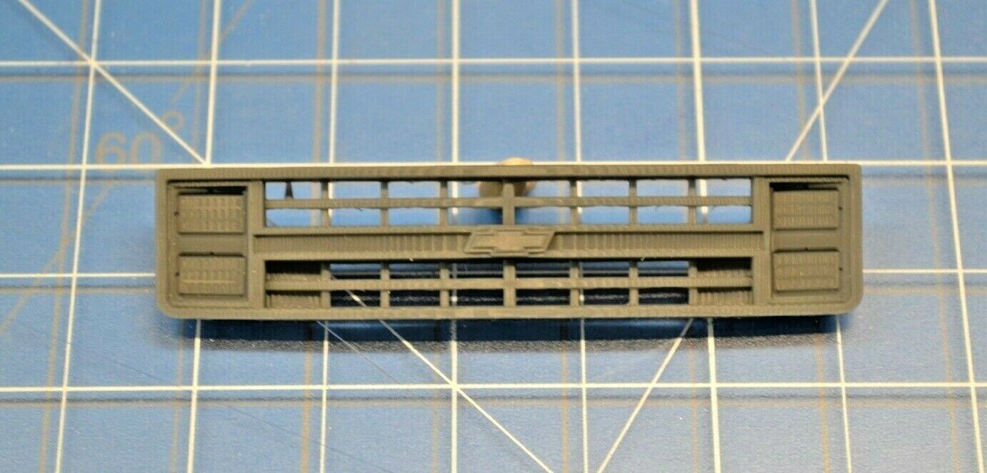 7 Custom Chevy C10 Grille 1985 1986 1987 1/25