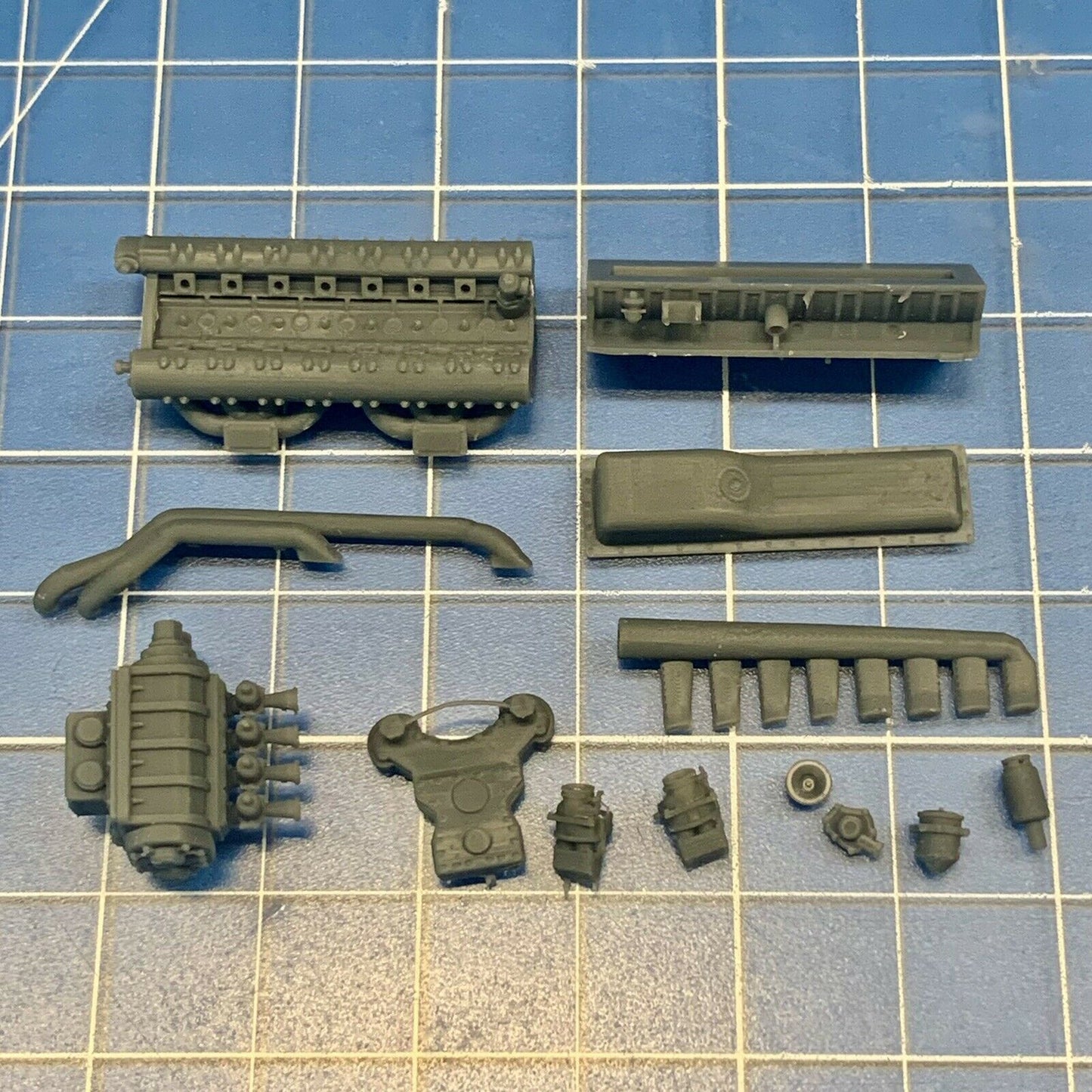 Delage Straight 8 Engine - 2 in 1 Stock & Supercharged 1/25