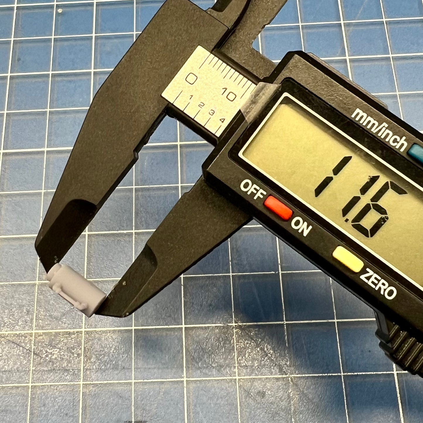V1 Oil Catch Can for any Engine 1/24 1/25