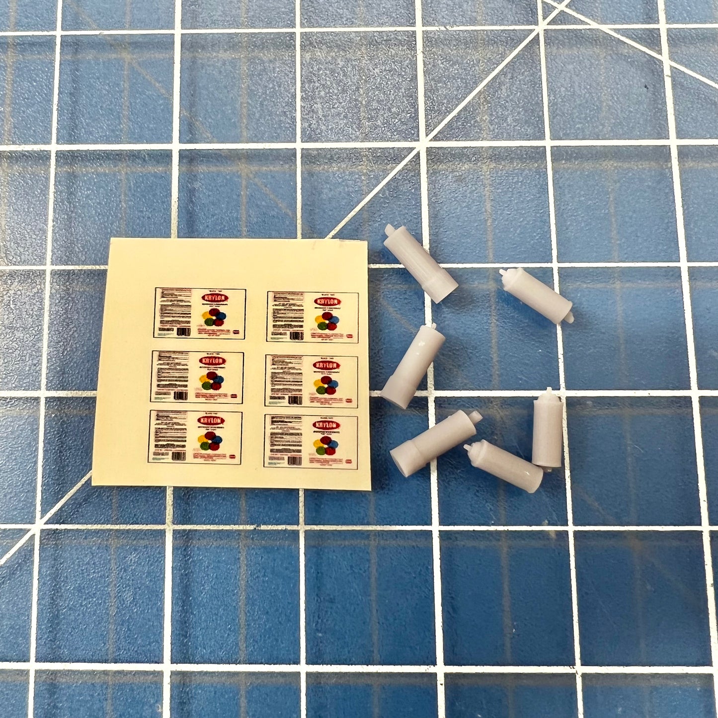 Set of 6 Spray Paint Cans with Decals for Diorama 1/24 1/25