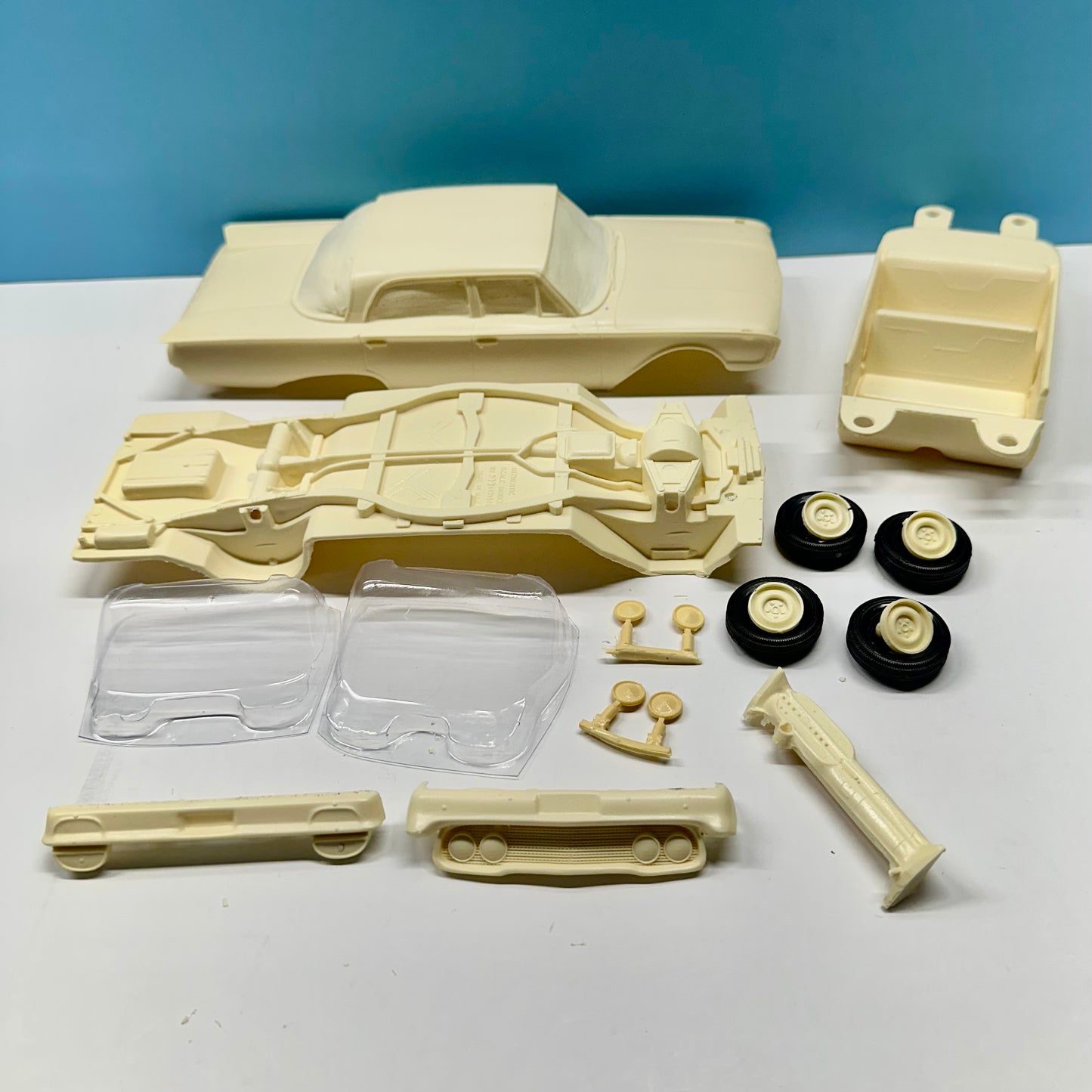 1960 Ford Sedan 4 Door Cast Resin Model Kit