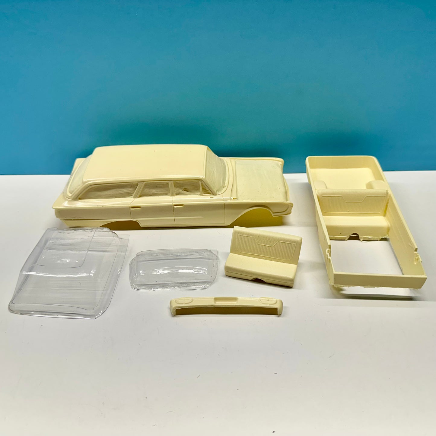 1960 Ford Country Sedan Wagon 4 Door Cast Resin Model Kit