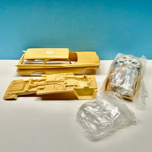 1960 Chrysler New Yorker Station Wagon Cast Resin Model Kit KED