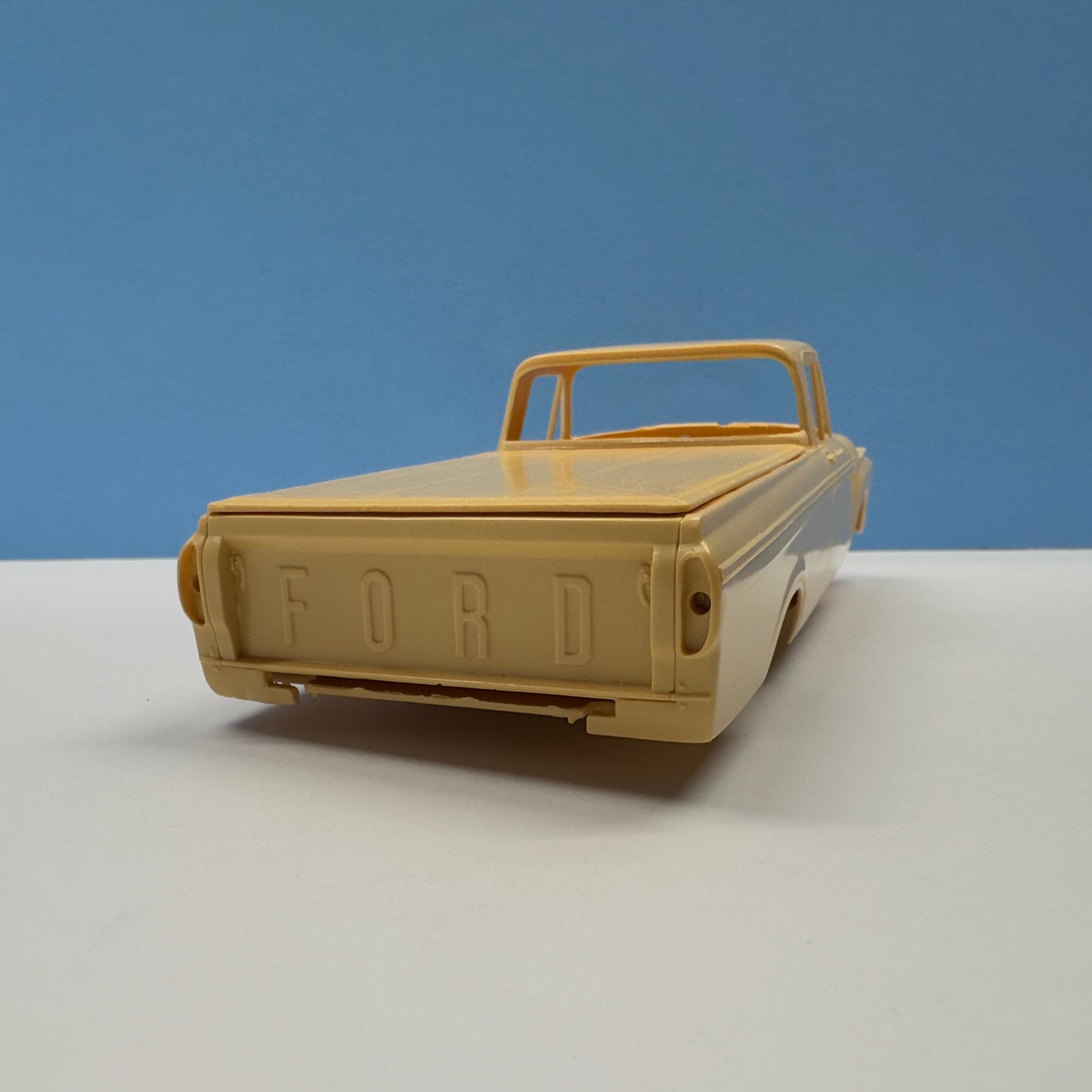 Resin 1961 Ford F100 Unibody Longbed Pickup Truck by Modelhaus 1/25