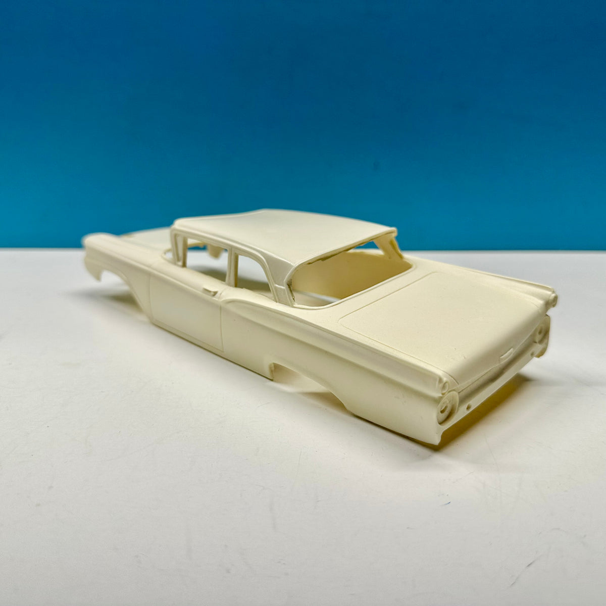 1959 Ford Custom 300 Business Sedan Cast Resin Model Kit KED