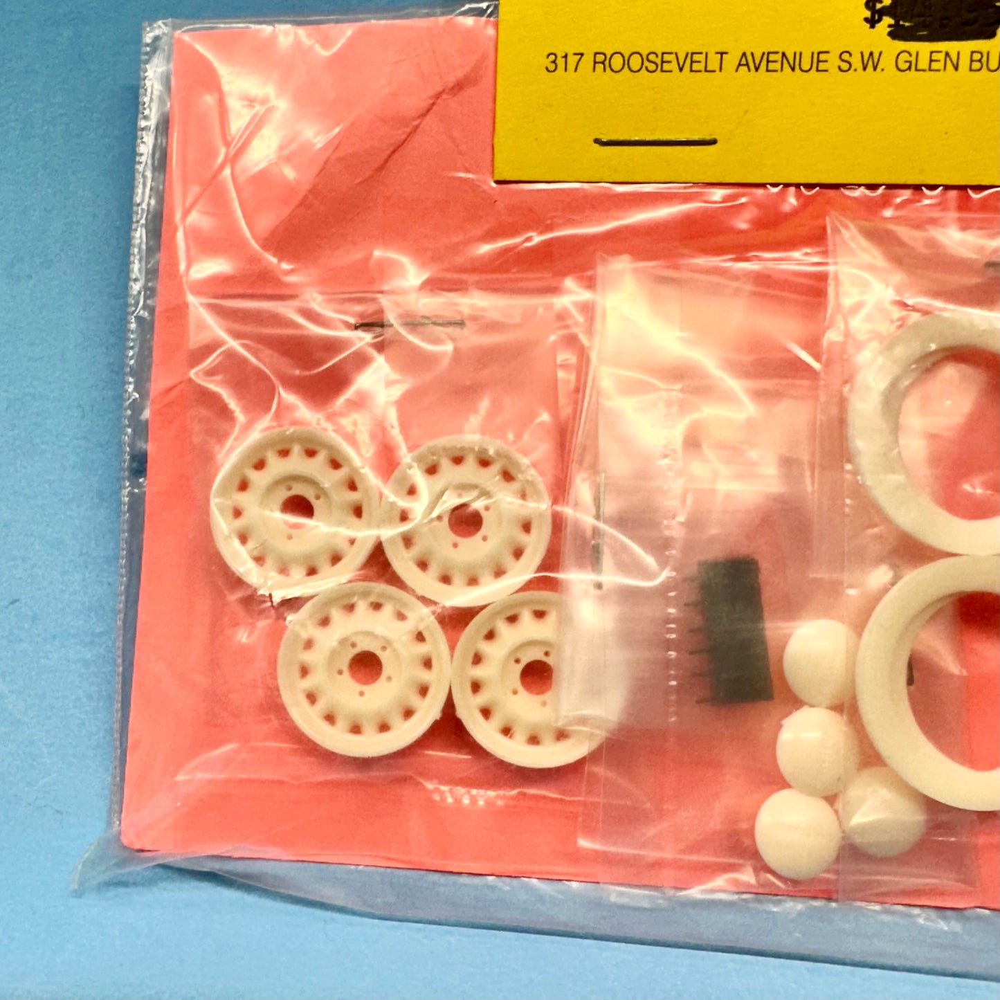 21 RMCM 1930s Artillery Wheels with whitewall tires 1/25