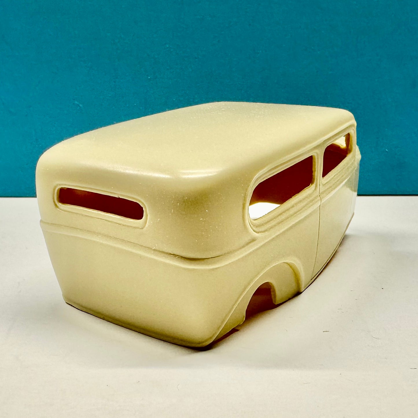 1932 Ford Chopped Sedan Cast Resin Model Kit KED