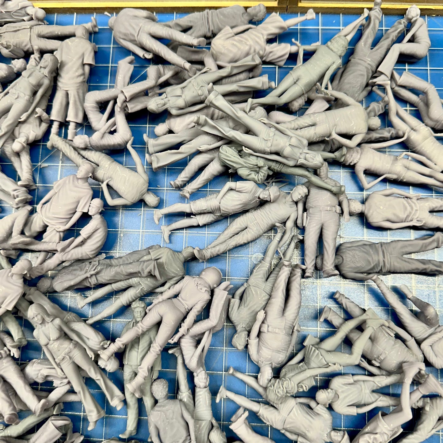 Grab Bag of 5 Random Figures 1/24 1/25