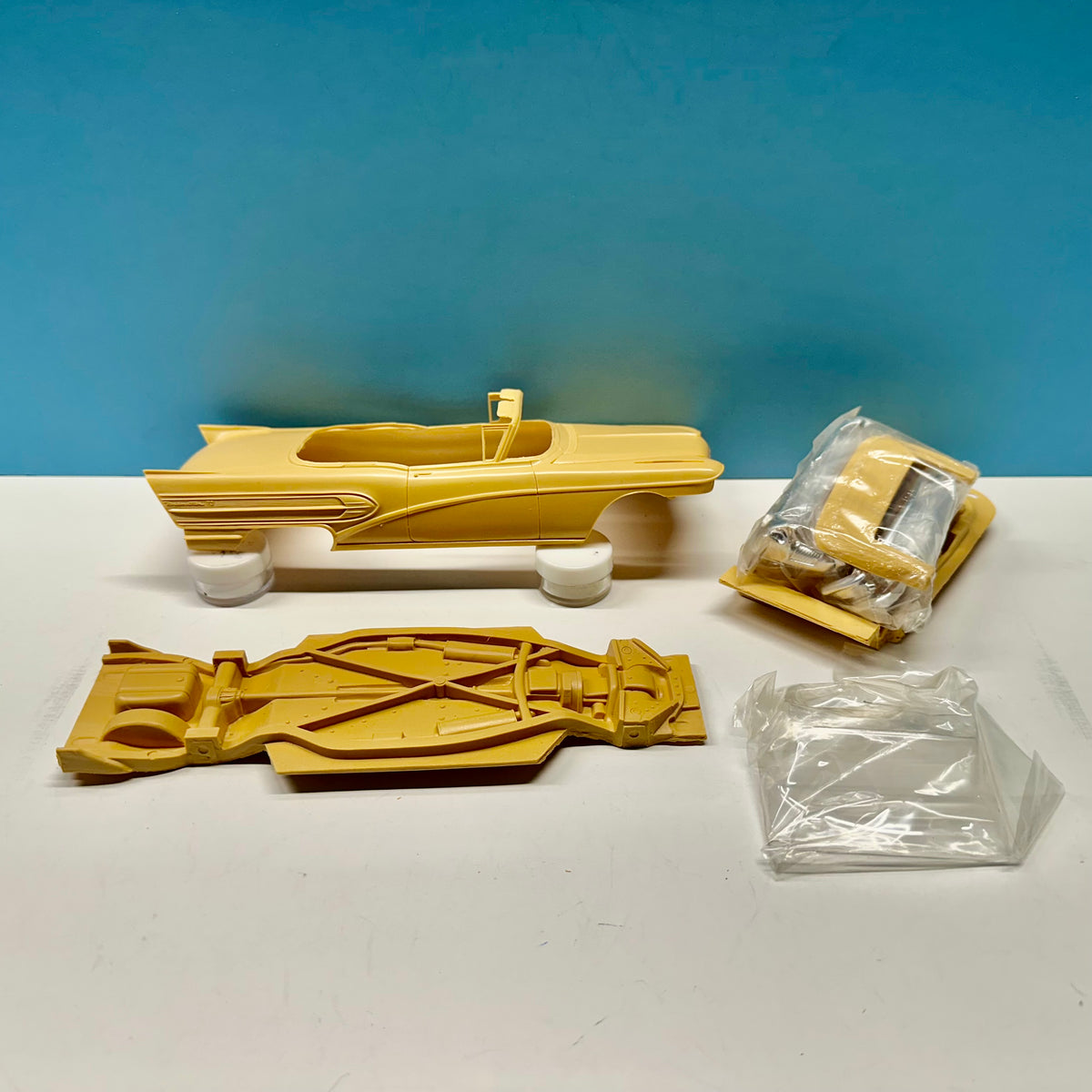 1958 Buick Roadmaster Convertible Cast Resin Model Kit KED