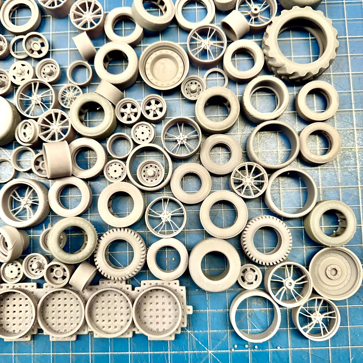 Lot 1 of Wheel and Tires 1/24 1/25