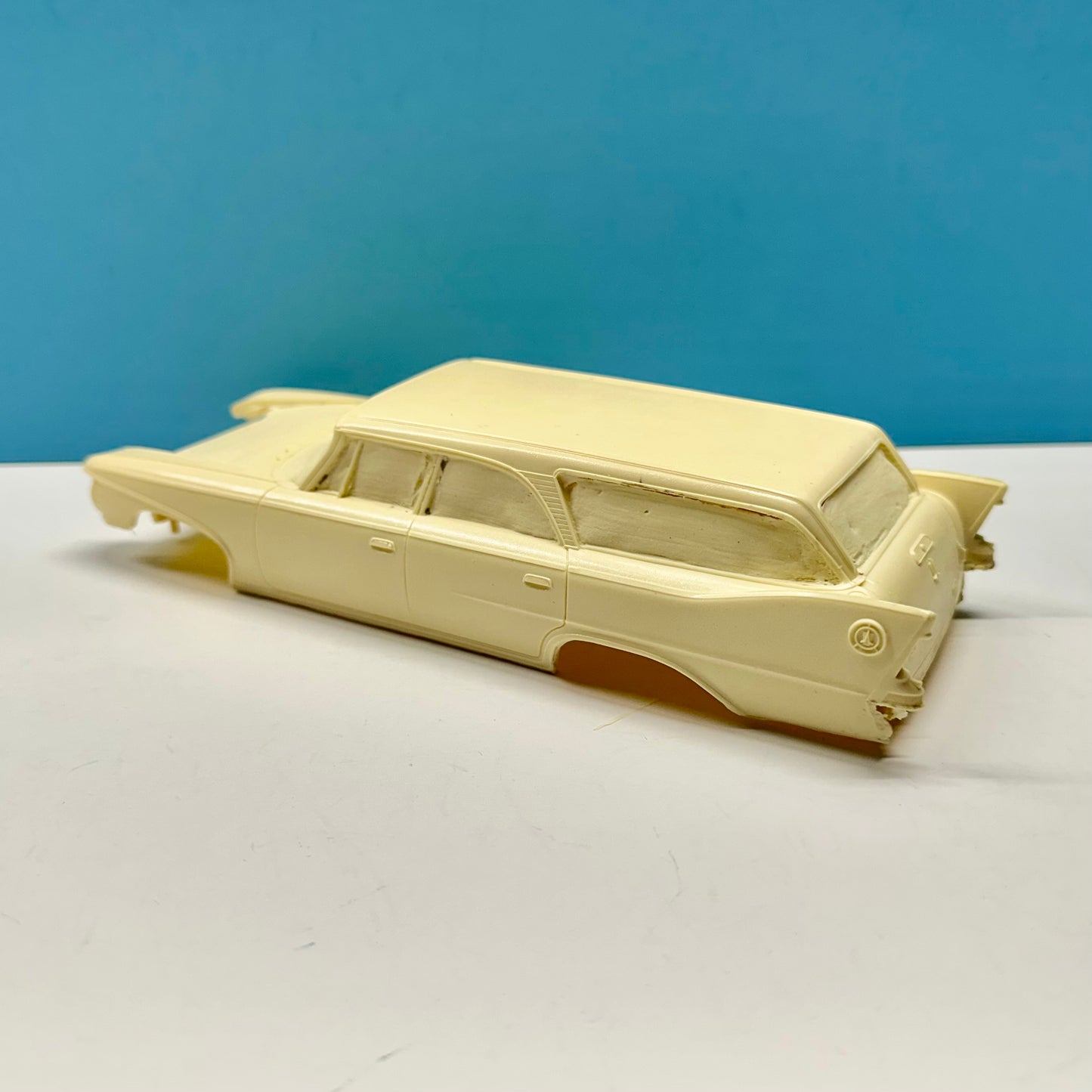 1960 Plymouth Fury Station Wagon Cast Resin Model Kit