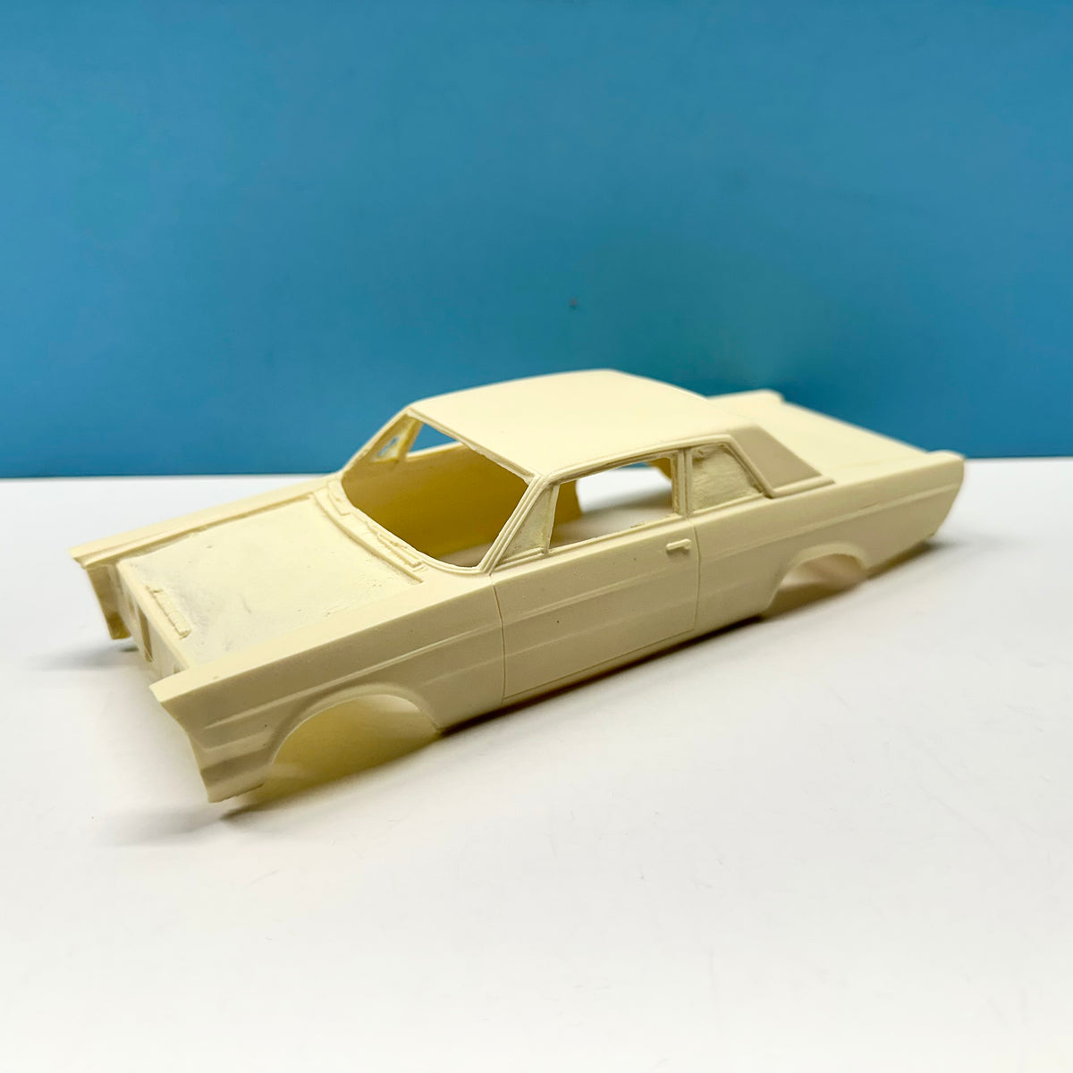 1965 Ford Fairlane Custom Sedan 2 Door Cast Resin Model Kit KED