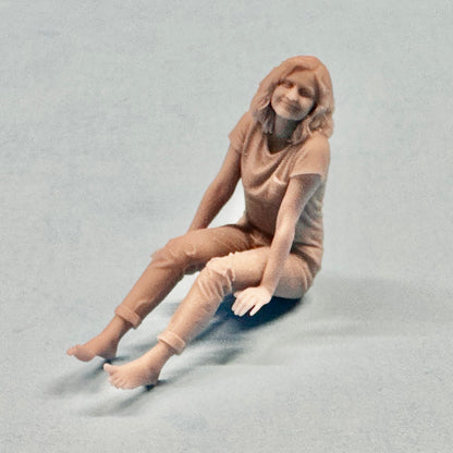 24. Sitting Farm Girl Tara Figure for Display or Diorama 1/24 1/25