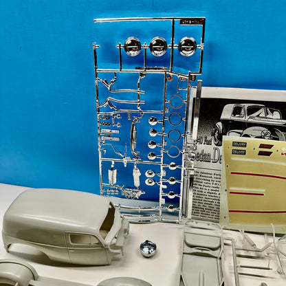 AMT ERTL 1940 Ford Sedan Delivery 1/25