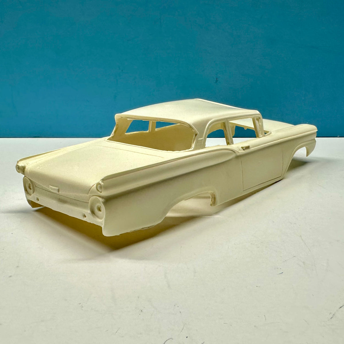 1959 Ford Custom 300 Business Sedan Cast Resin Model Kit KED