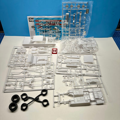 Revell 1968 Dodge Dart Hemi 2 in 1 1/25