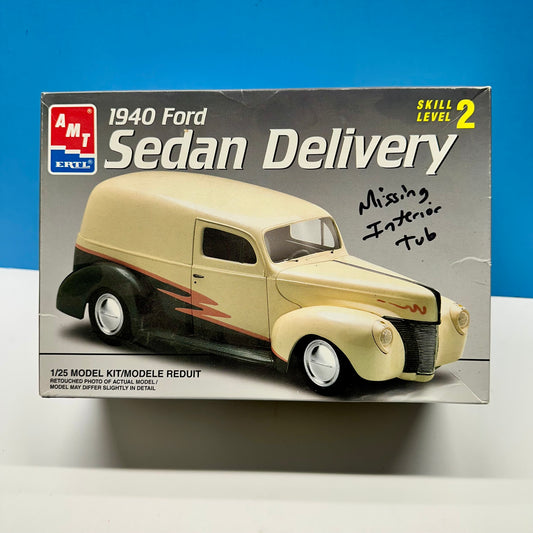 AMT ERTL 1940 Ford Sedan Delivery 1/25