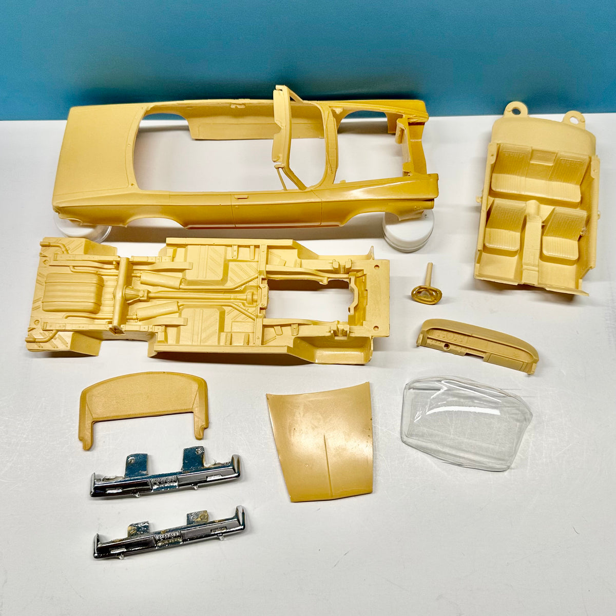 1963 Chrysler Convertible Pace Car Cast Resin Model Kit KED