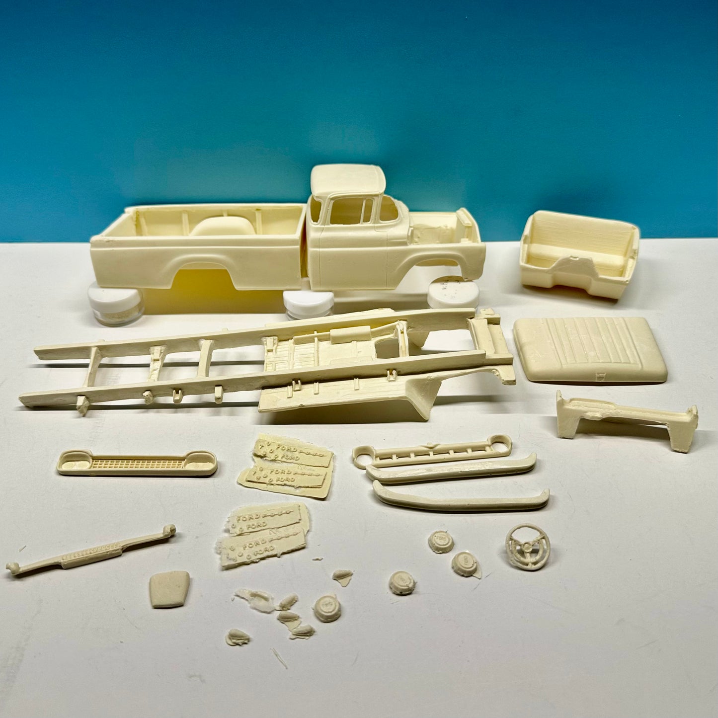 1957 - 1957 Ford Pickup Truck Cast Resin Model Kit KED
