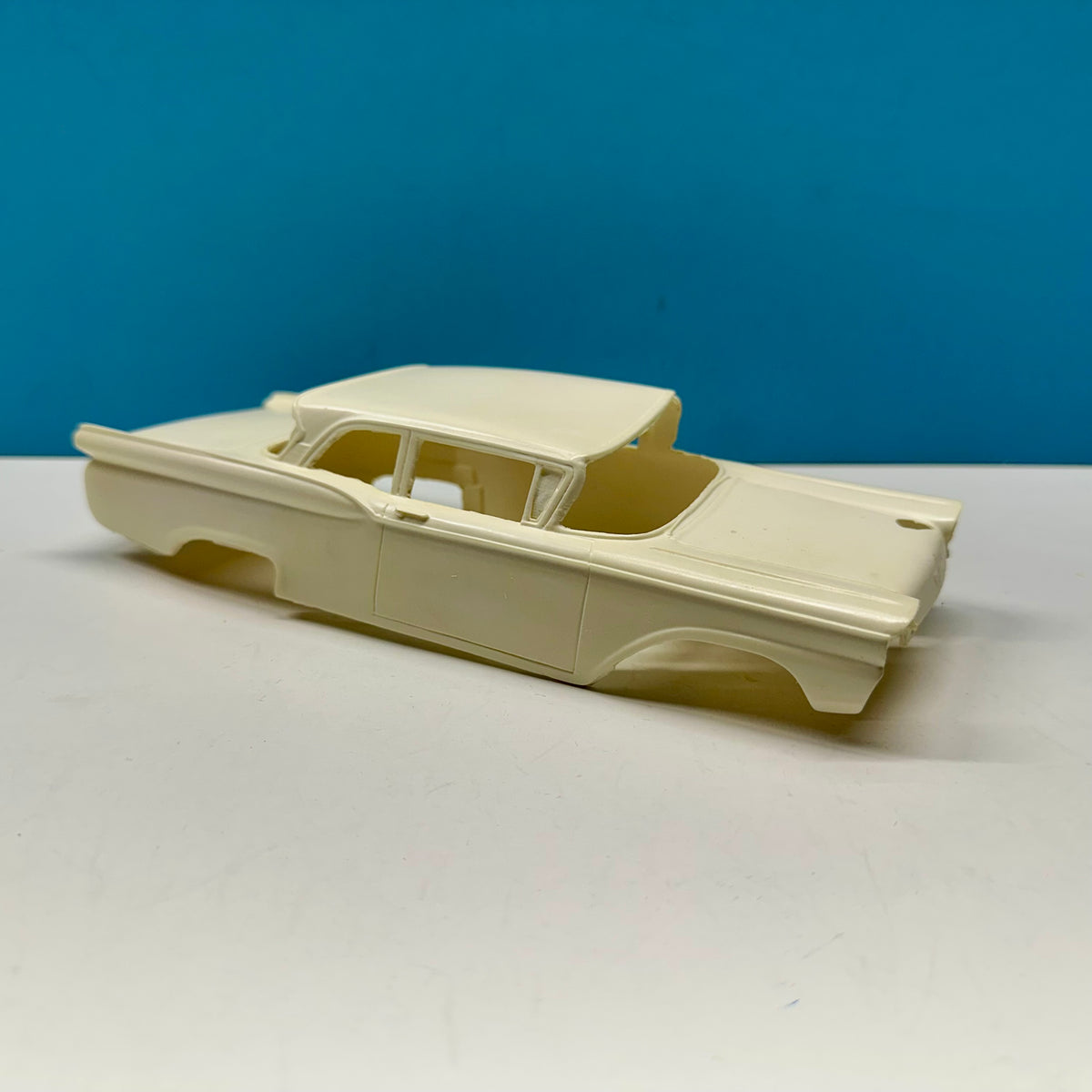 1959 Ford Custom 300 Business Sedan Cast Resin Model Kit KED