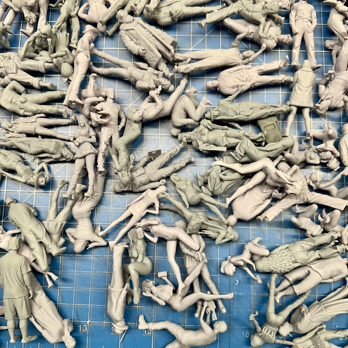 Grab Bag of 5 Random Figures for Display and Diorama 1/24 1/25