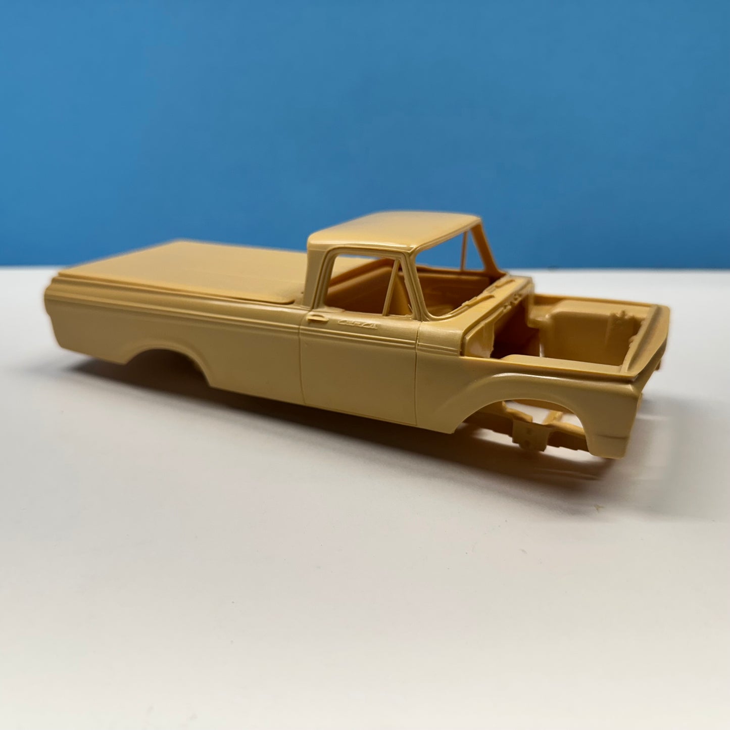 Resin 1961 Ford F100 Unibody Longbed Pickup Truck by Modelhaus 1/25