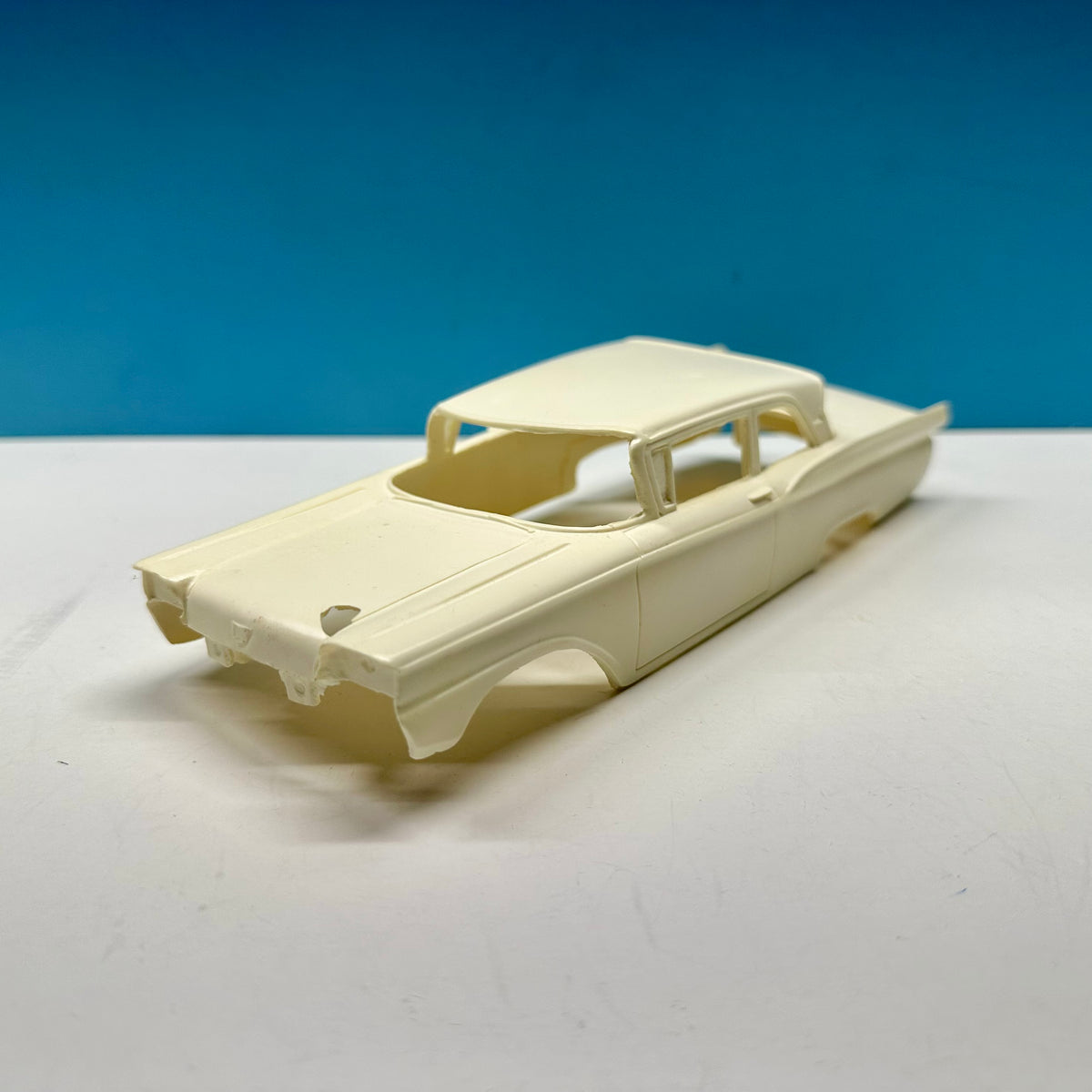 1959 Ford Custom 300 Business Sedan Cast Resin Model Kit KED