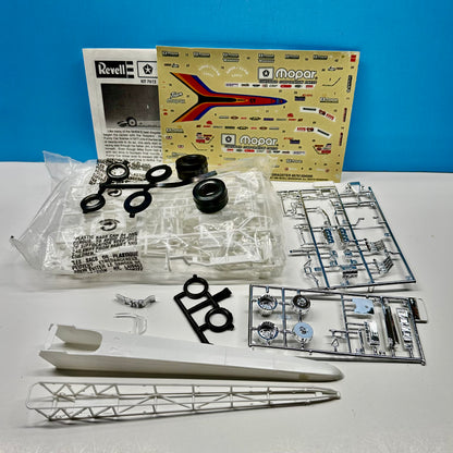 MOPAR Fuel Dragster by Revell