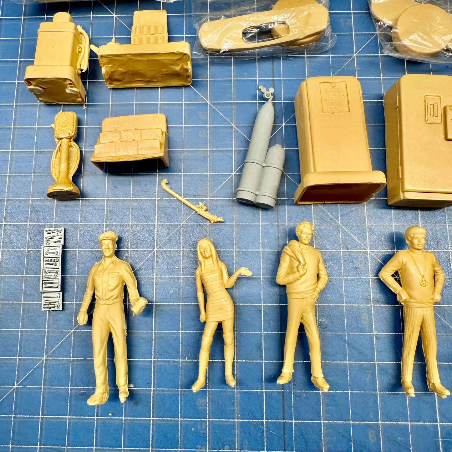 Lot of Resin Cast Items 1/24 1/25