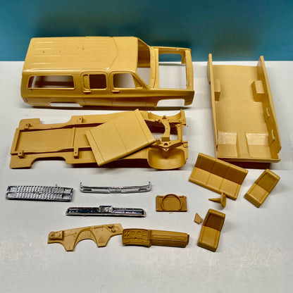 1982 Chevy Suburban Cast Resin Model Kit KED
