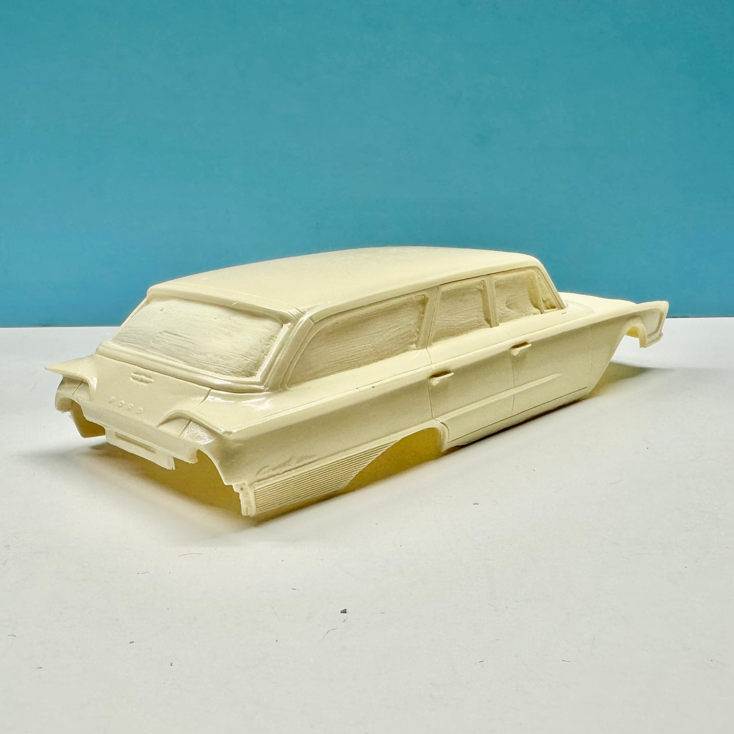 1960 Ford Country Sedan Wagon 4 Door Cast Resin Model Kit
