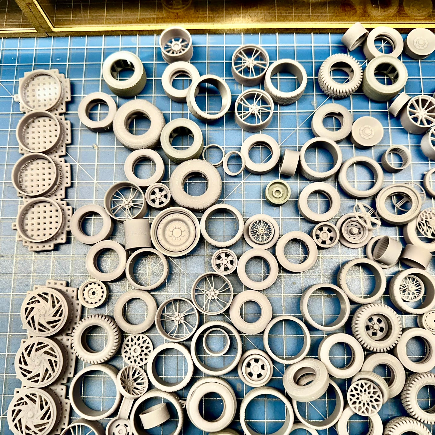 Lot 2 of Wheel and Tires 1/24 1/25