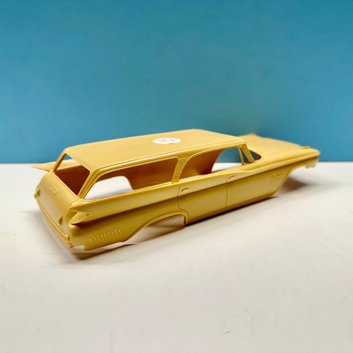 1960 Chrysler New Yorker Station Wagon Cast Resin Model Kit KED
