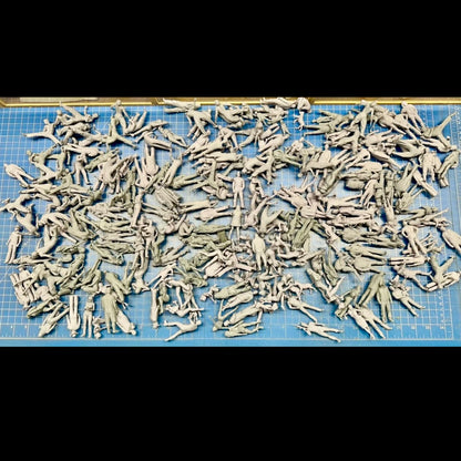Grab Bag of 5 Random Figures for Display and Diorama 1/24 1/25