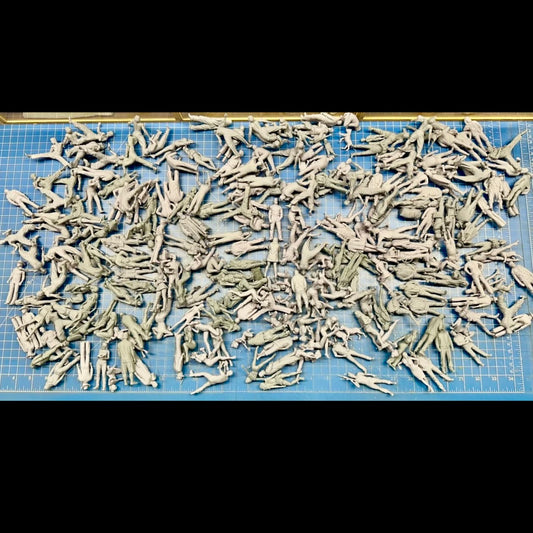 Grab Bag of 5 Random Figures for Display and Diorama 1/24 1/25