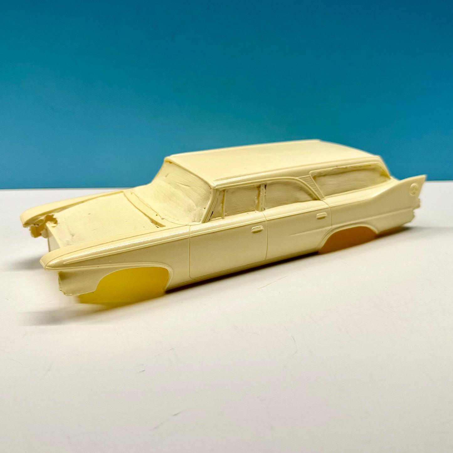 1960 Plymouth Fury Station Wagon Cast Resin Model Kit