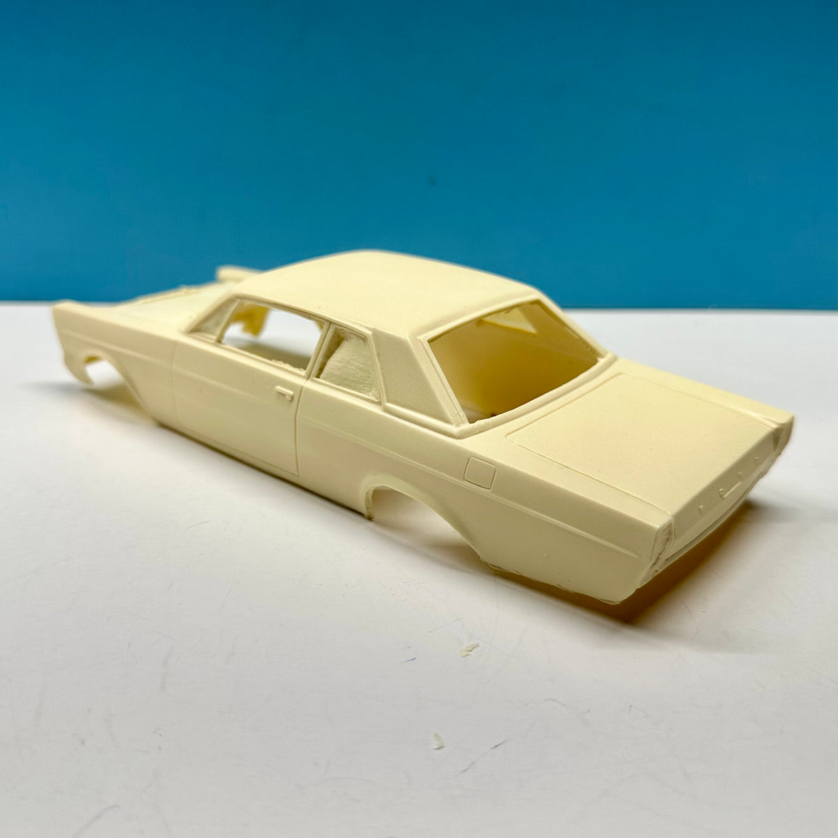 1965 Ford Fairlane Custom Sedan 2 Door Cast Resin Model Kit KED
