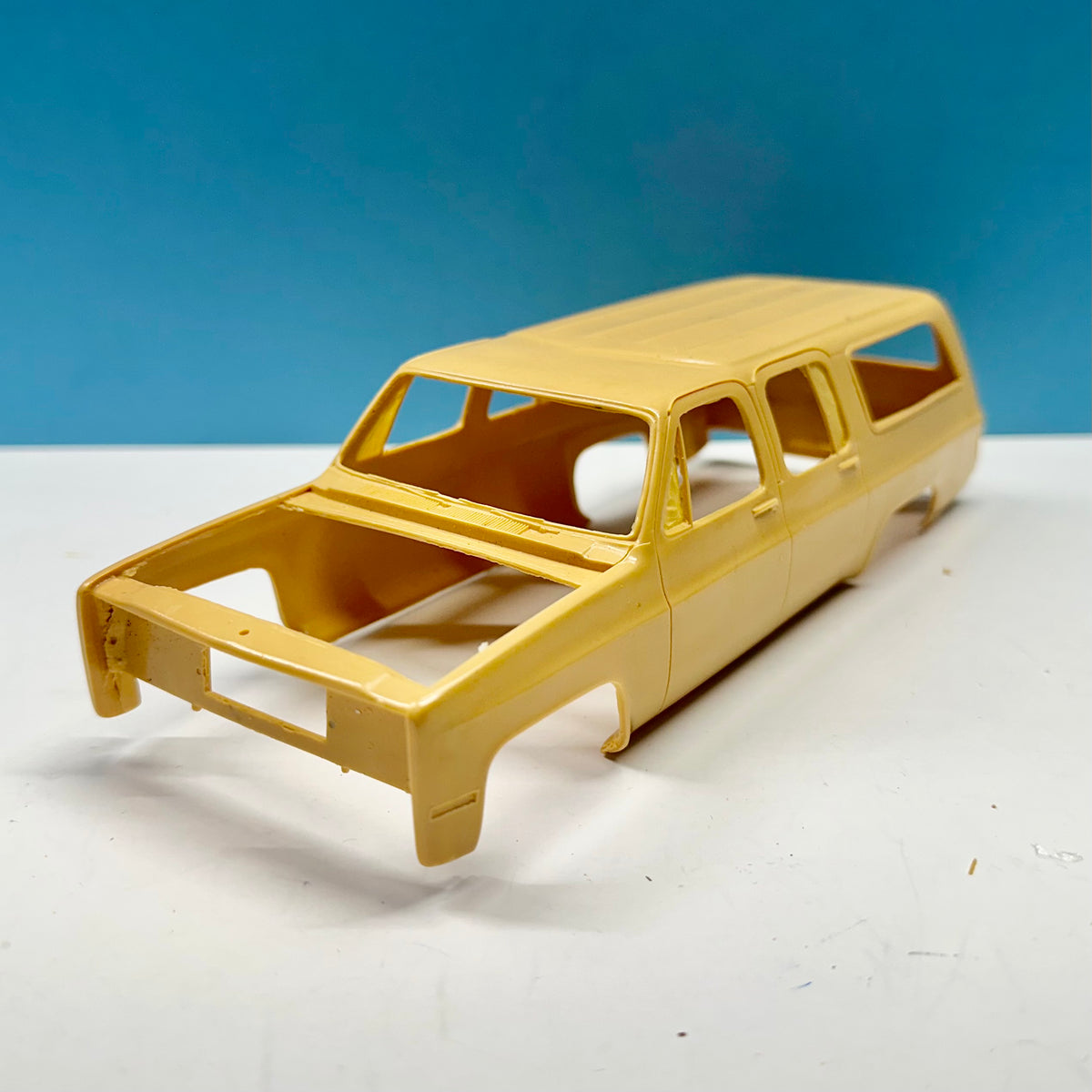 1982 Chevy Suburban Cast Resin Model Kit KED