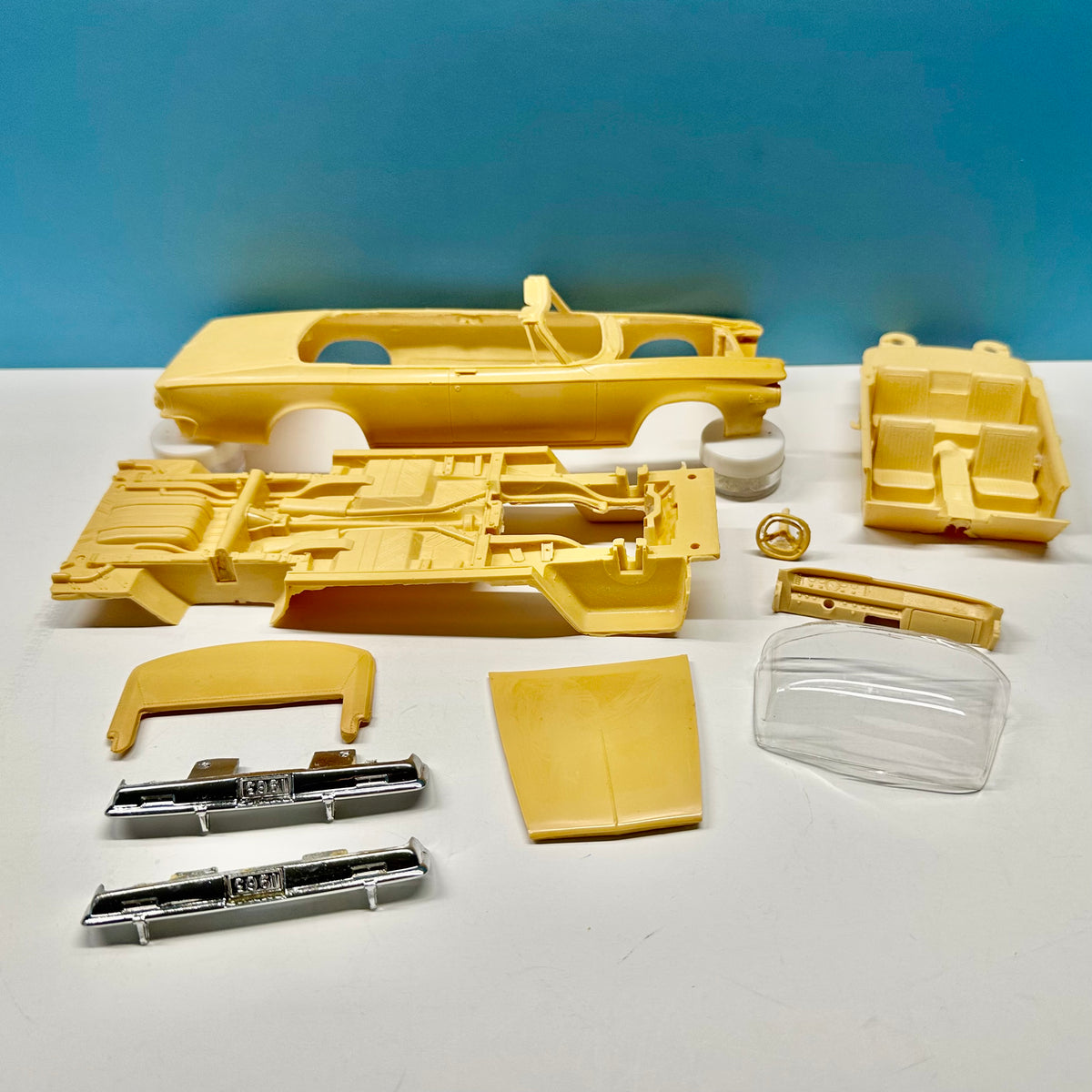 1963 Chrysler Convertible Pace Car Cast Resin Model Kit KED