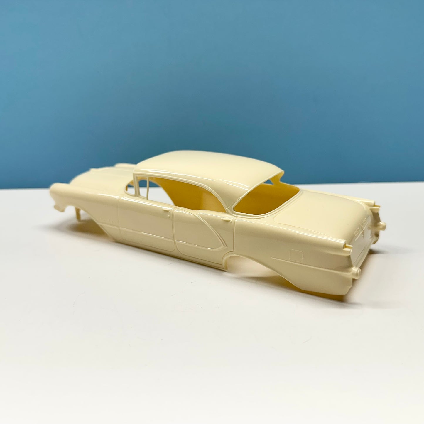1957 Olds Holiday Cast Resin Model Kit
